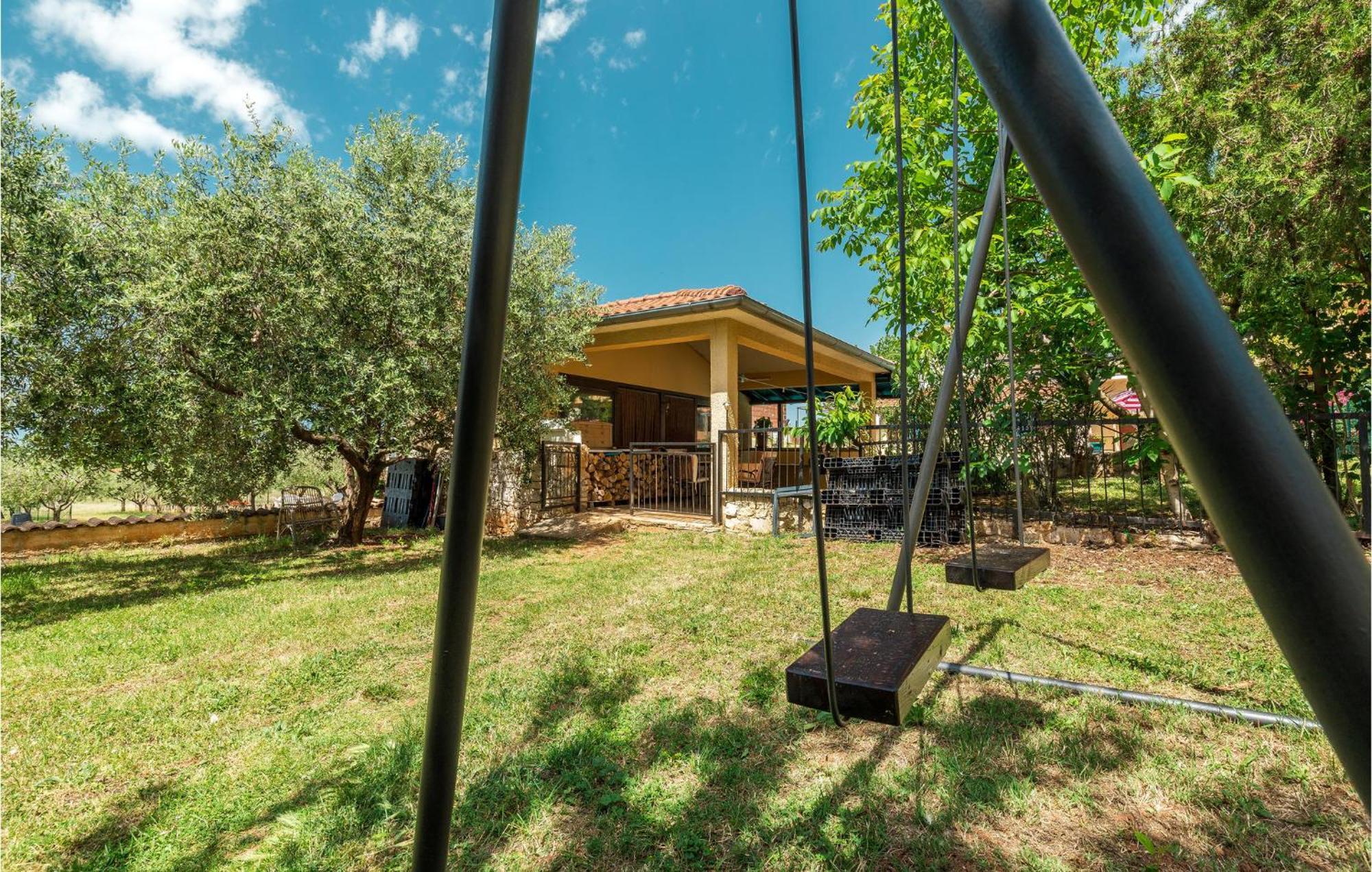 1 Bedroom Amazing In Apartment *